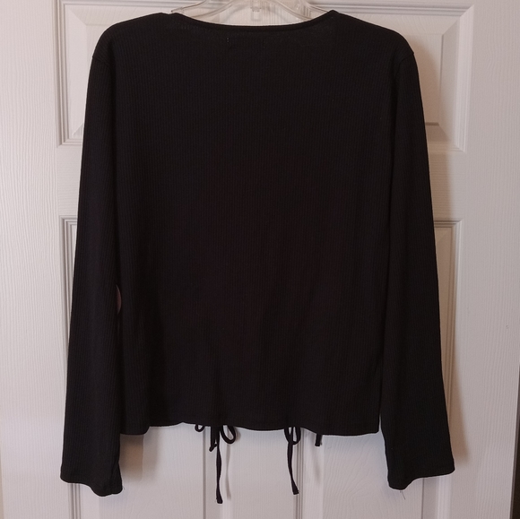 Black faux wrap blouse. XL nwt - Picture 3 of 6